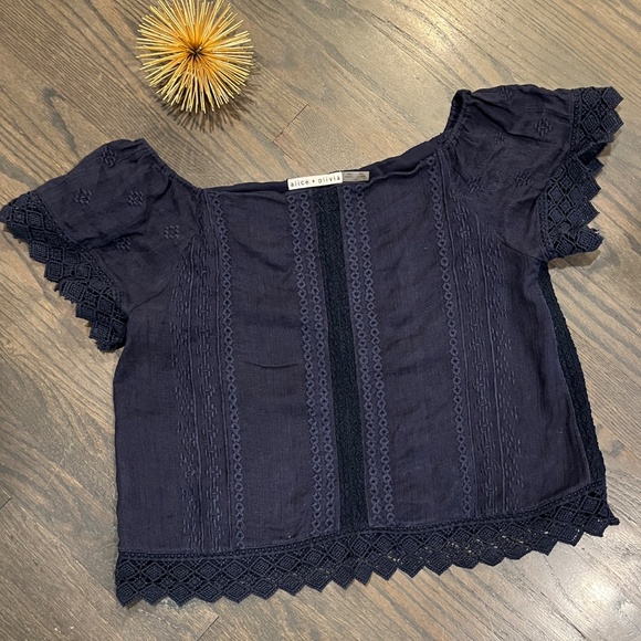 Alice + Olivia Jules Off the Shoulder Navy Top Size Medium - Picture 4 of 9